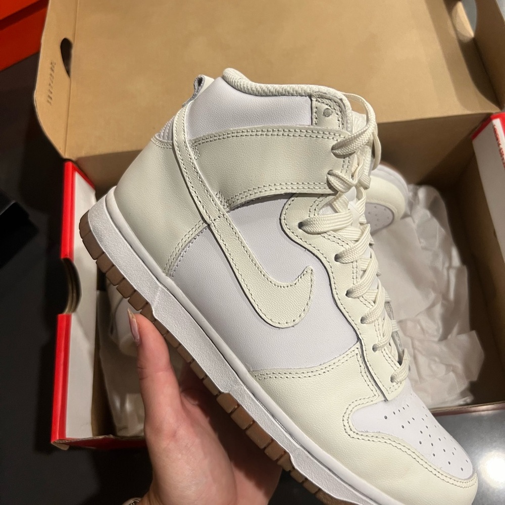 Nike Dunk High Sail Gum - Picture 3 of 6